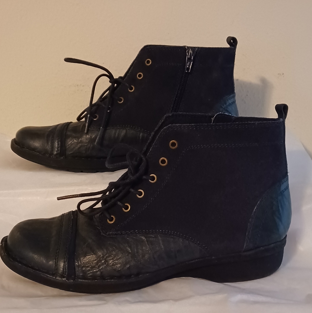 Clarks Collection Women's Lace Up boots Size 8.5